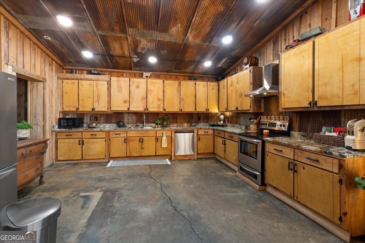 284 Snow Farm Road Property Photo 12