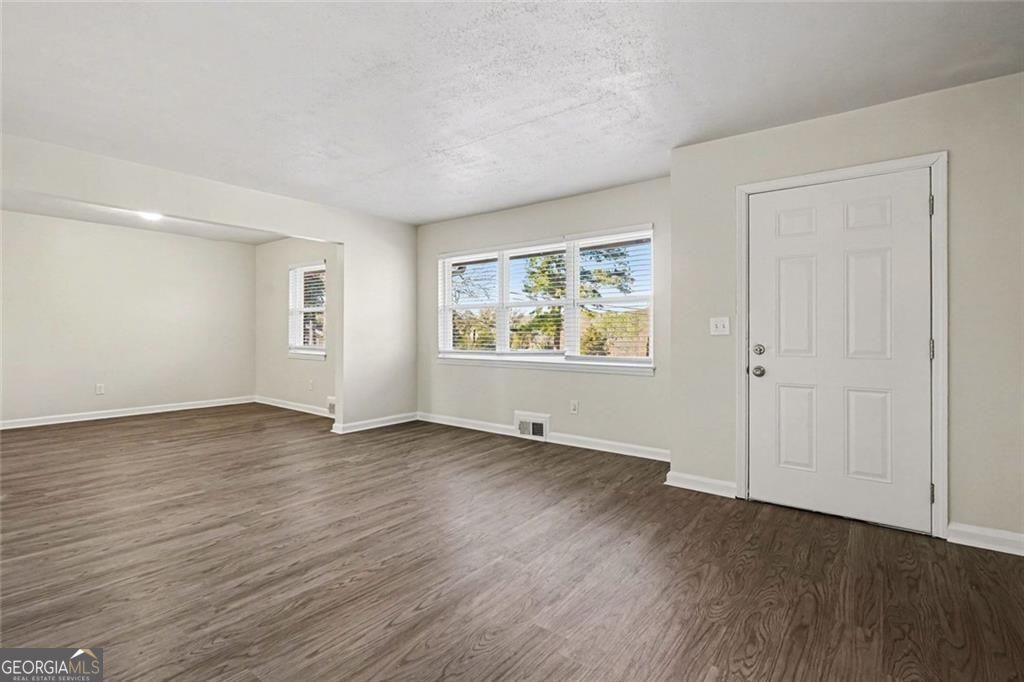1660 Valencia Road Property Photo 3