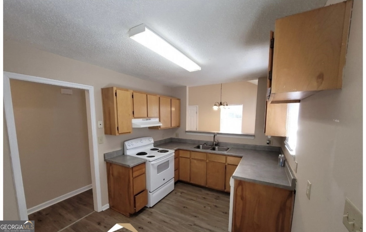 1323 Crawford Street Property Photo 3