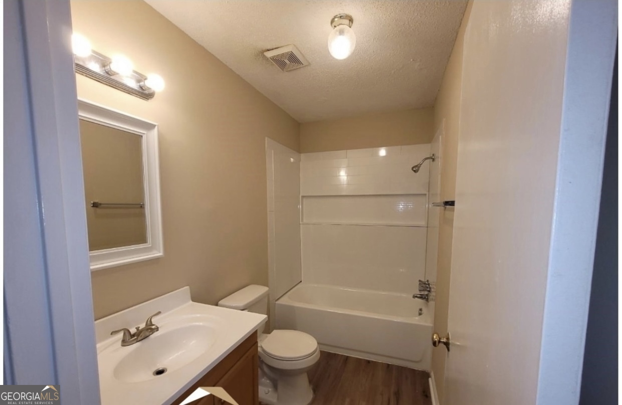 1323 Crawford Street Property Photo 6