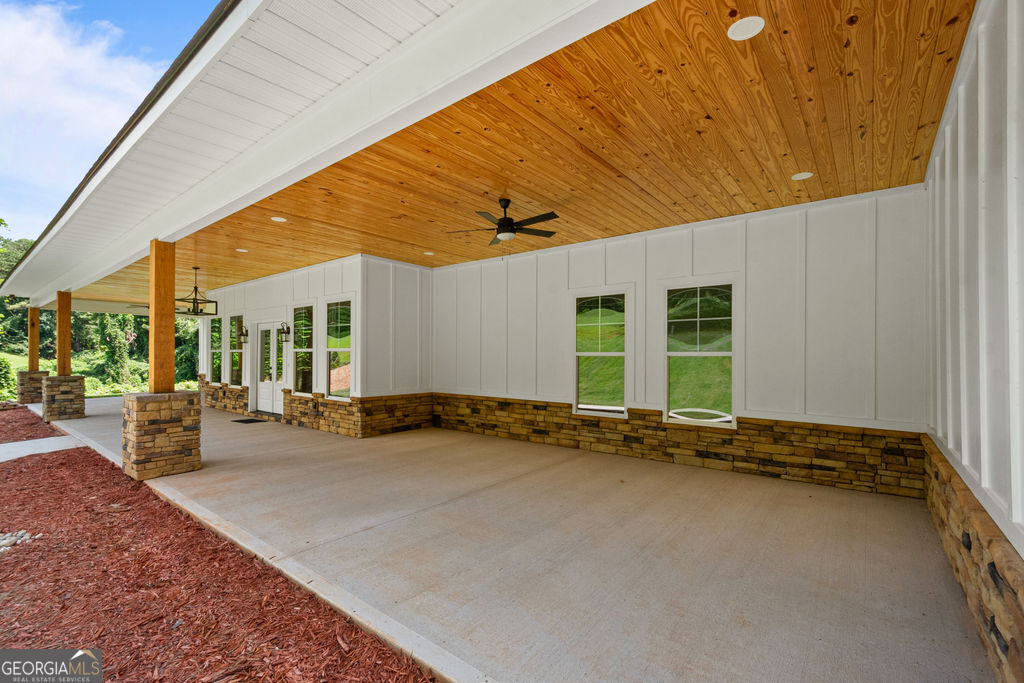 1000 Foxcroft Drive Property Photo 4