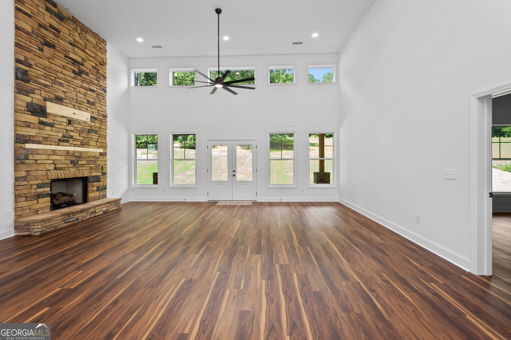 1000 Foxcroft Drive Property Photo 11