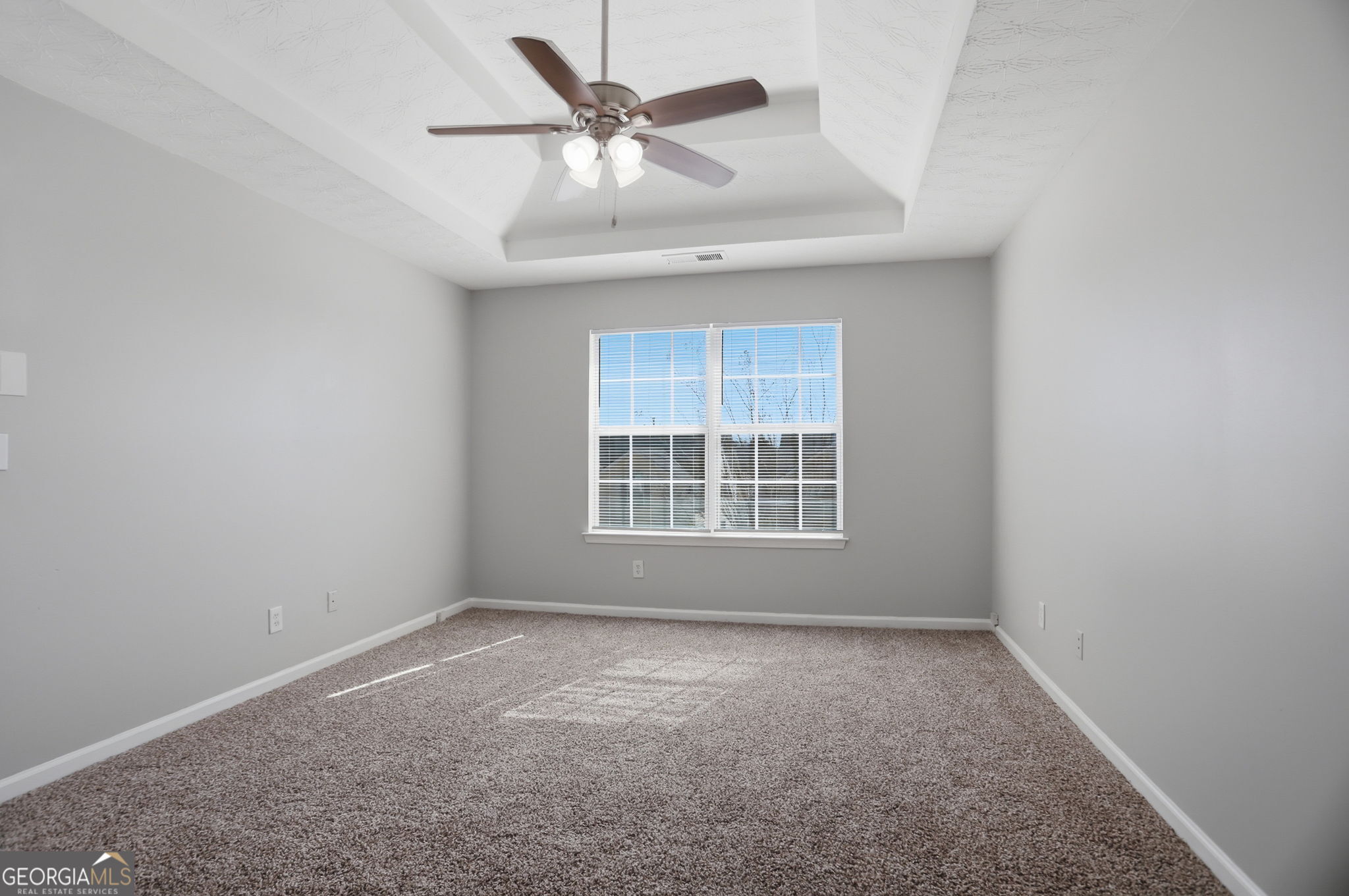 2631 S Hills Parkway Property Photo 16