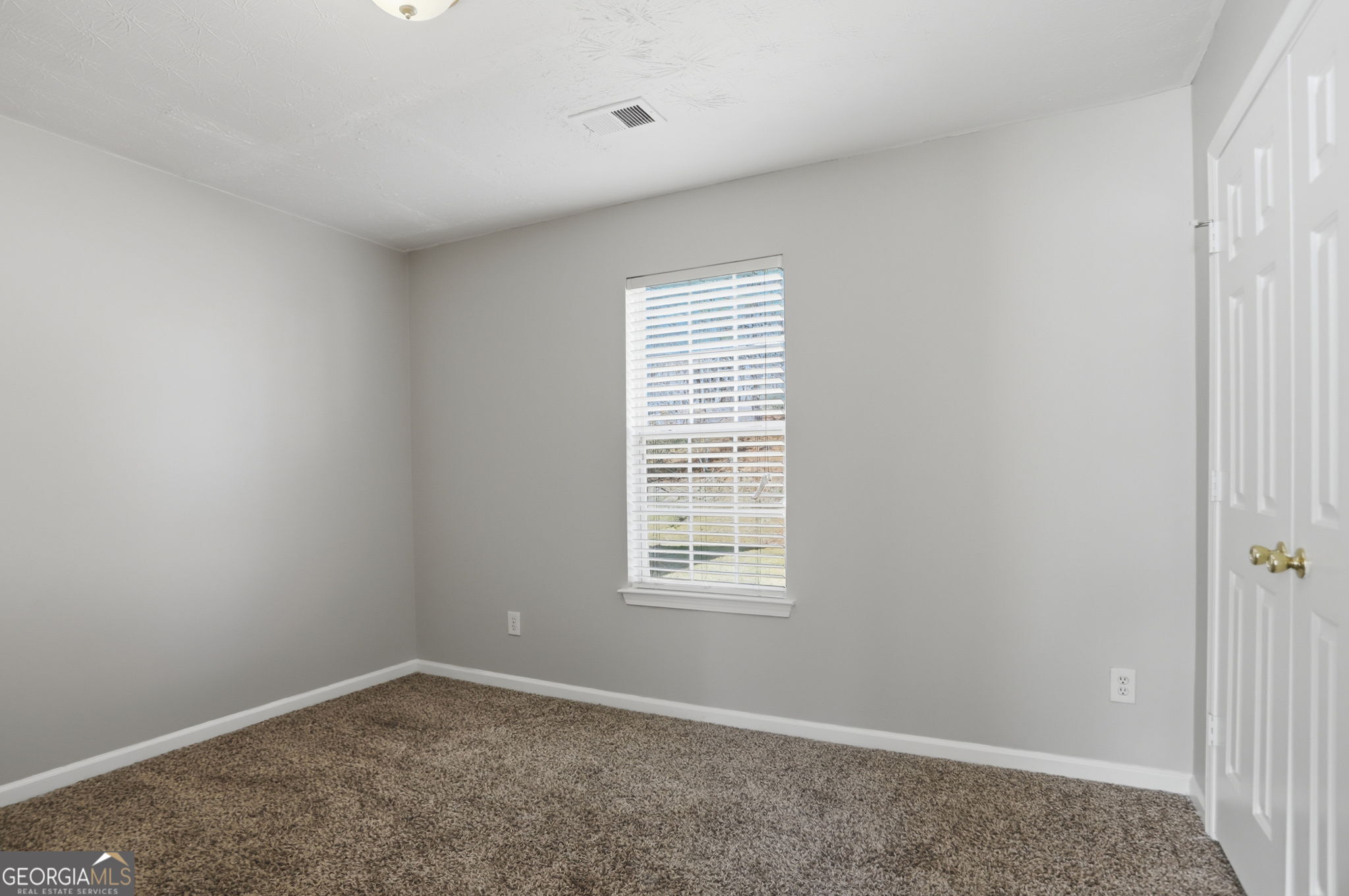 2631 S Hills Parkway Property Photo 18
