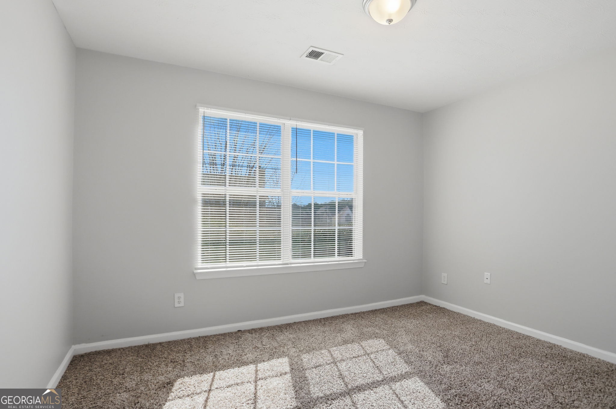 2631 S Hills Parkway Property Photo 20