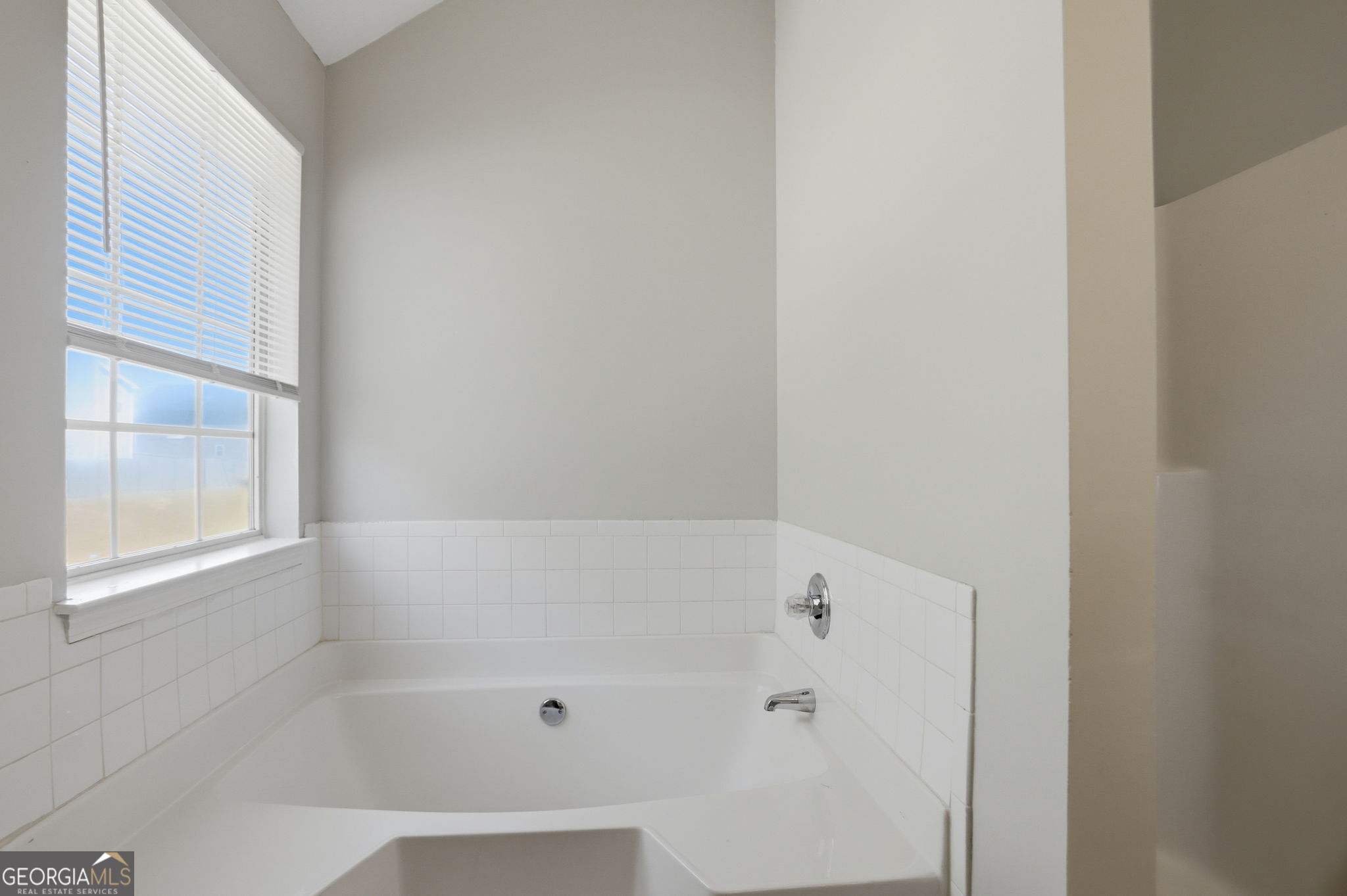 2631 S Hills Parkway Property Photo 24