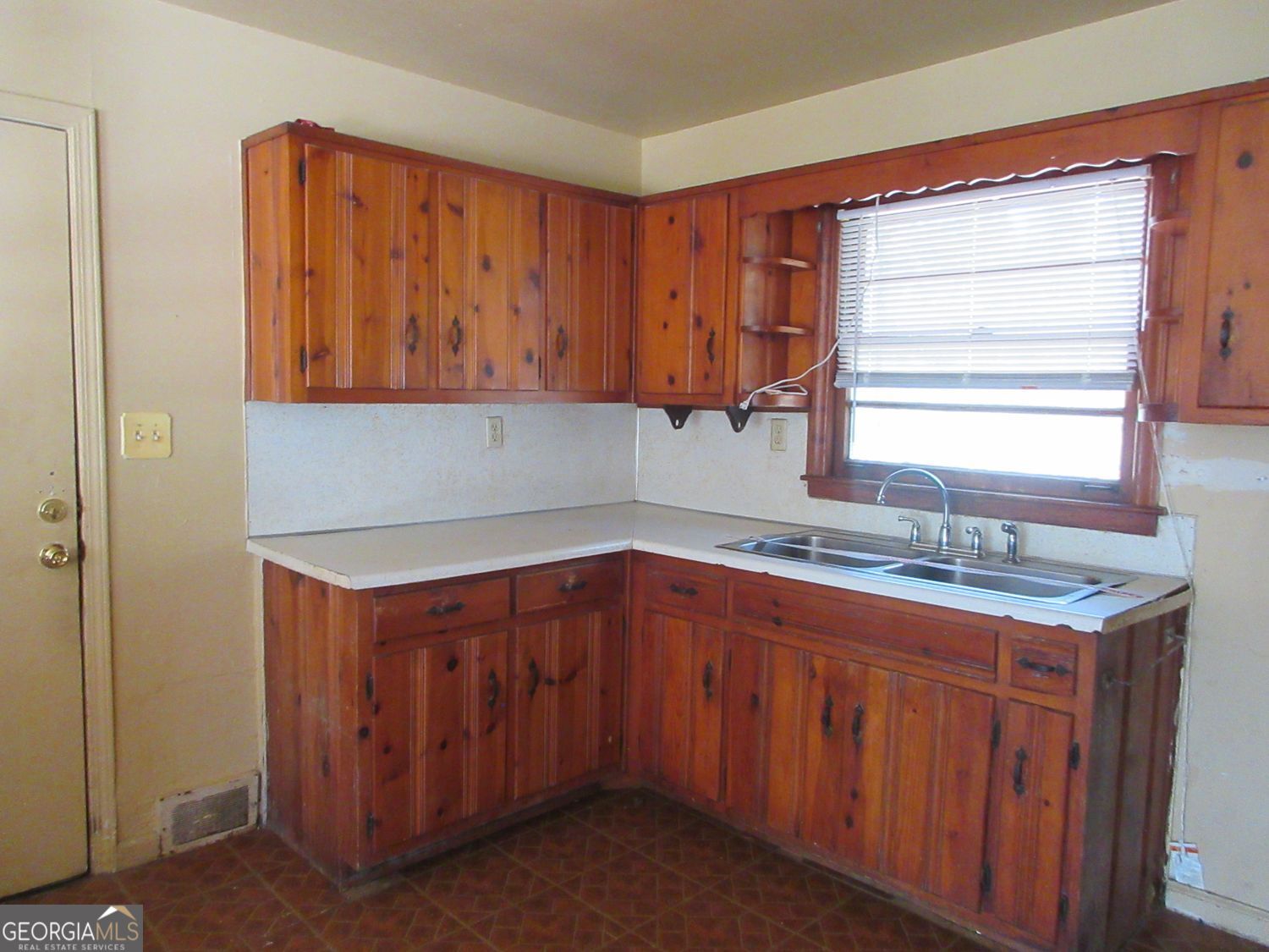 1964 Pinedale Place Property Photo 5