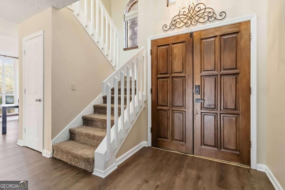 2170 Hunters Ridge Drive Property Photo 4