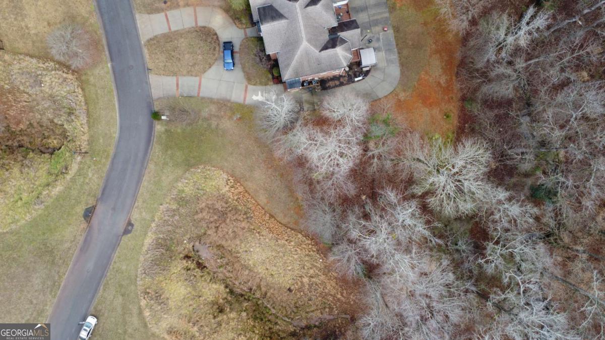 5695 Meadow View Drive Property Photo 2