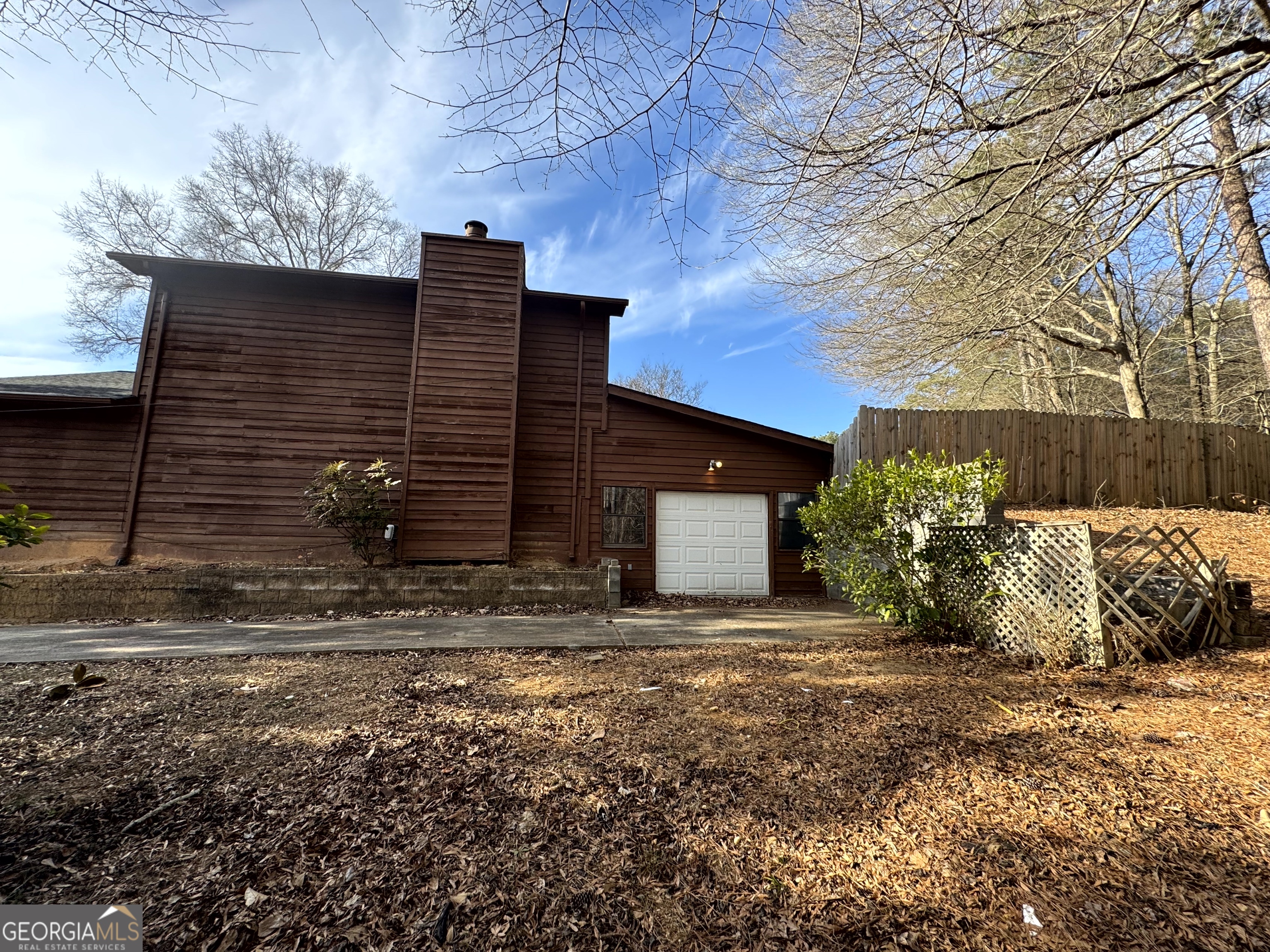 8678 Glenwoods Drive Property Photo 3