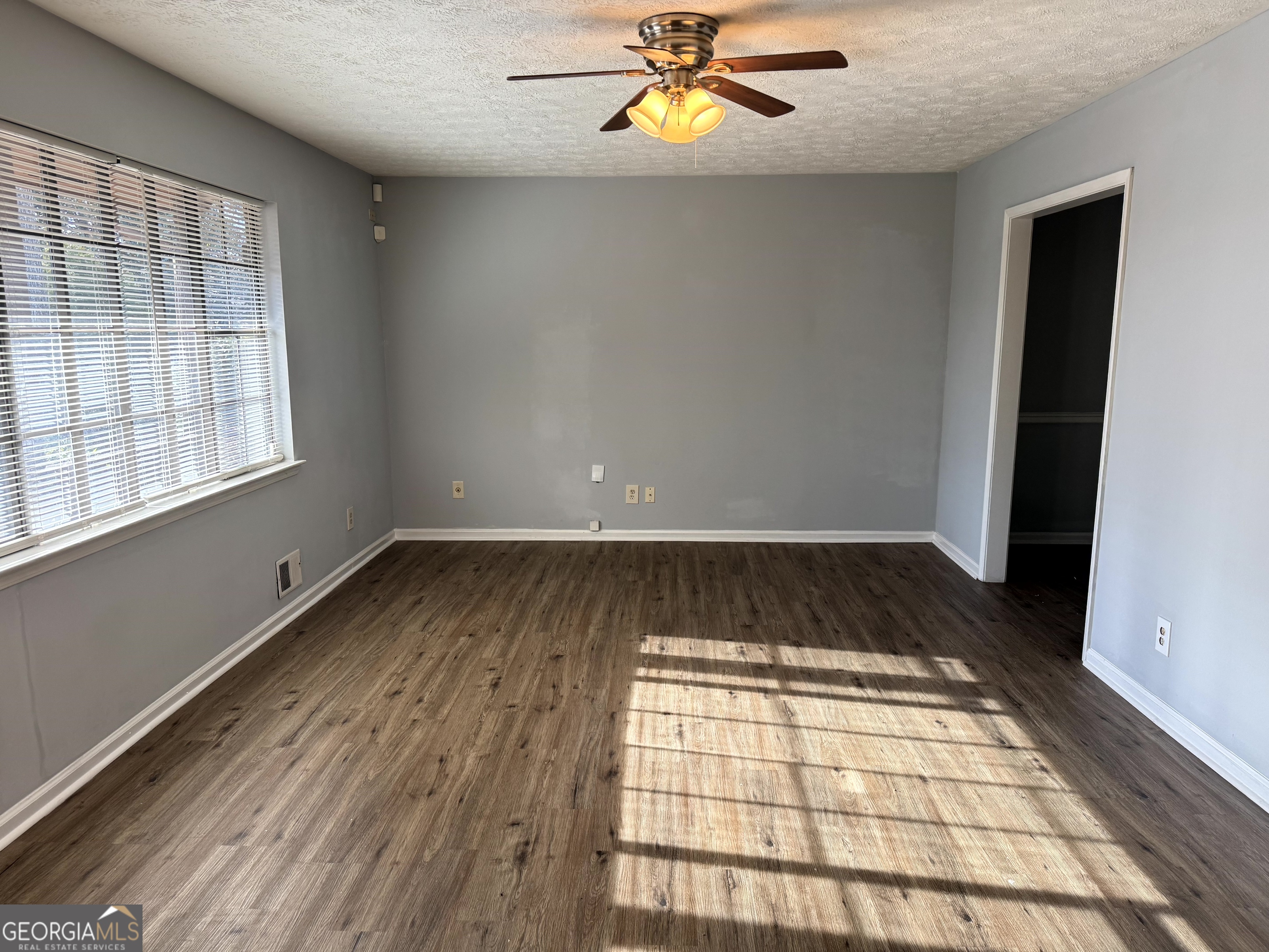 8678 Glenwoods Drive Property Photo 8