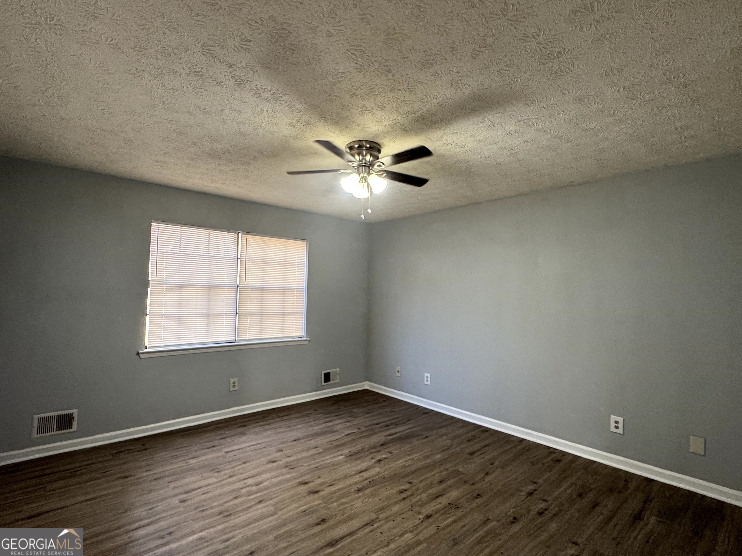 8678 Glenwoods Drive Property Photo 14