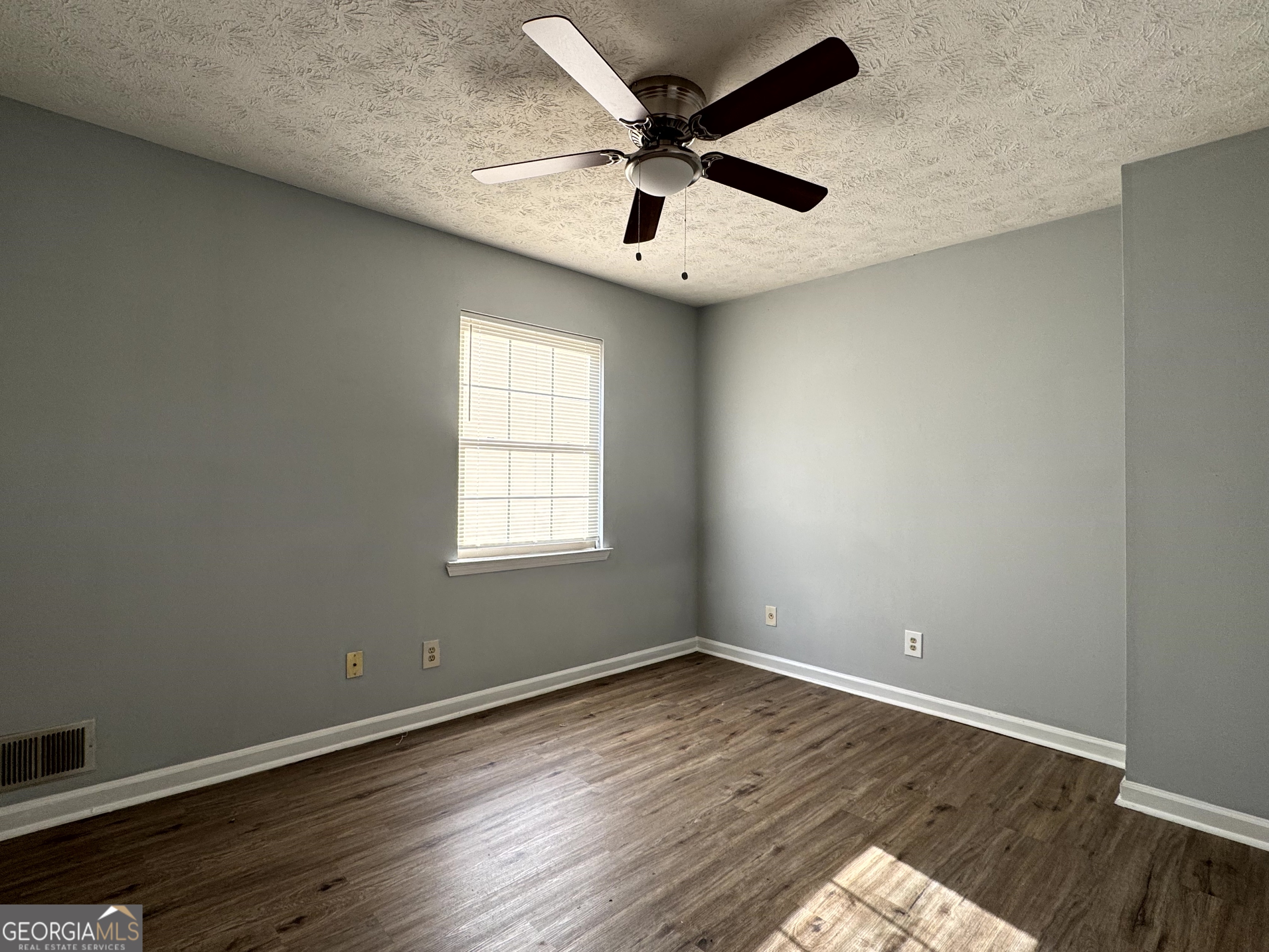 8678 Glenwoods Drive Property Photo 15