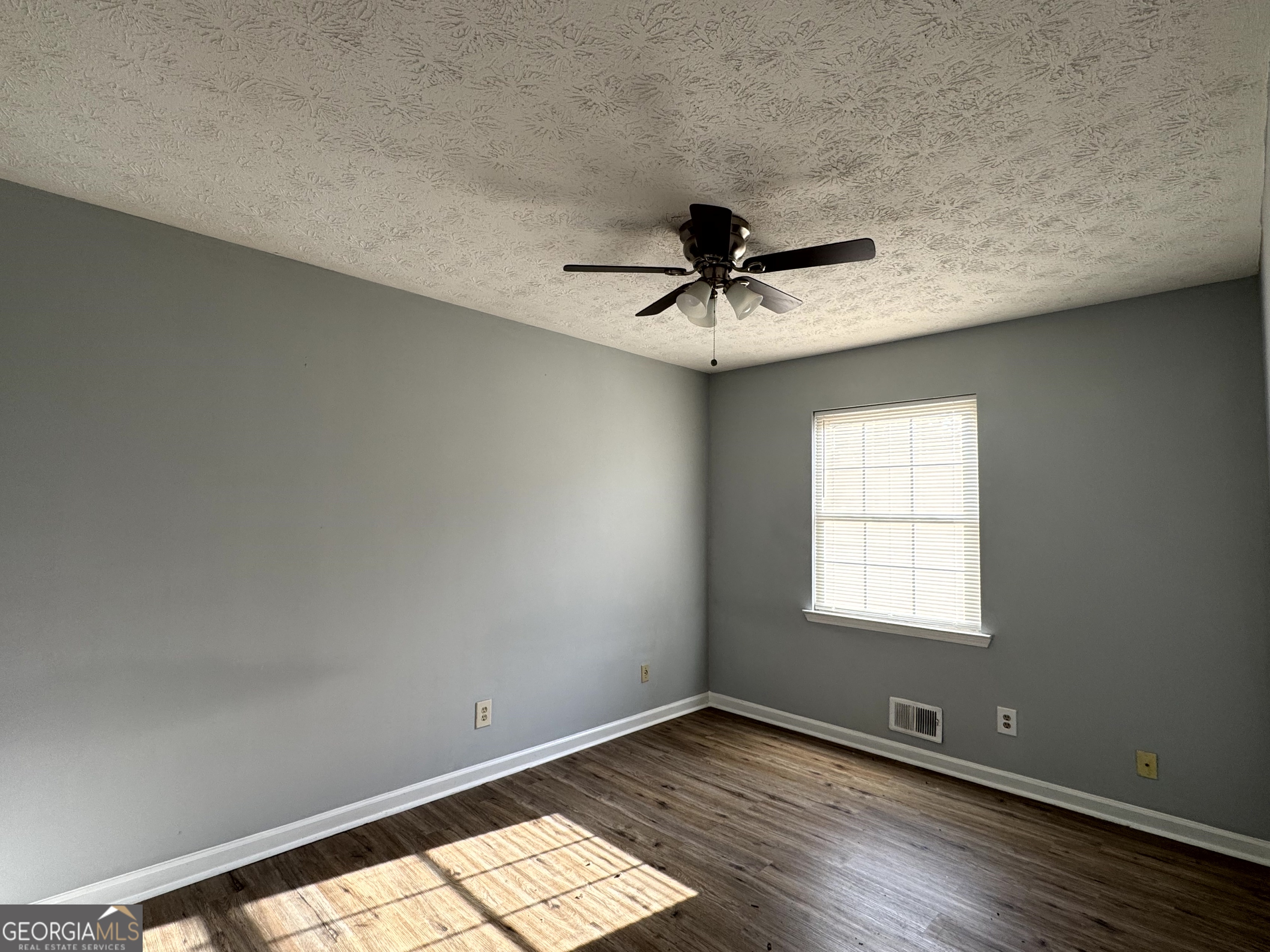 8678 Glenwoods Drive Property Photo 16
