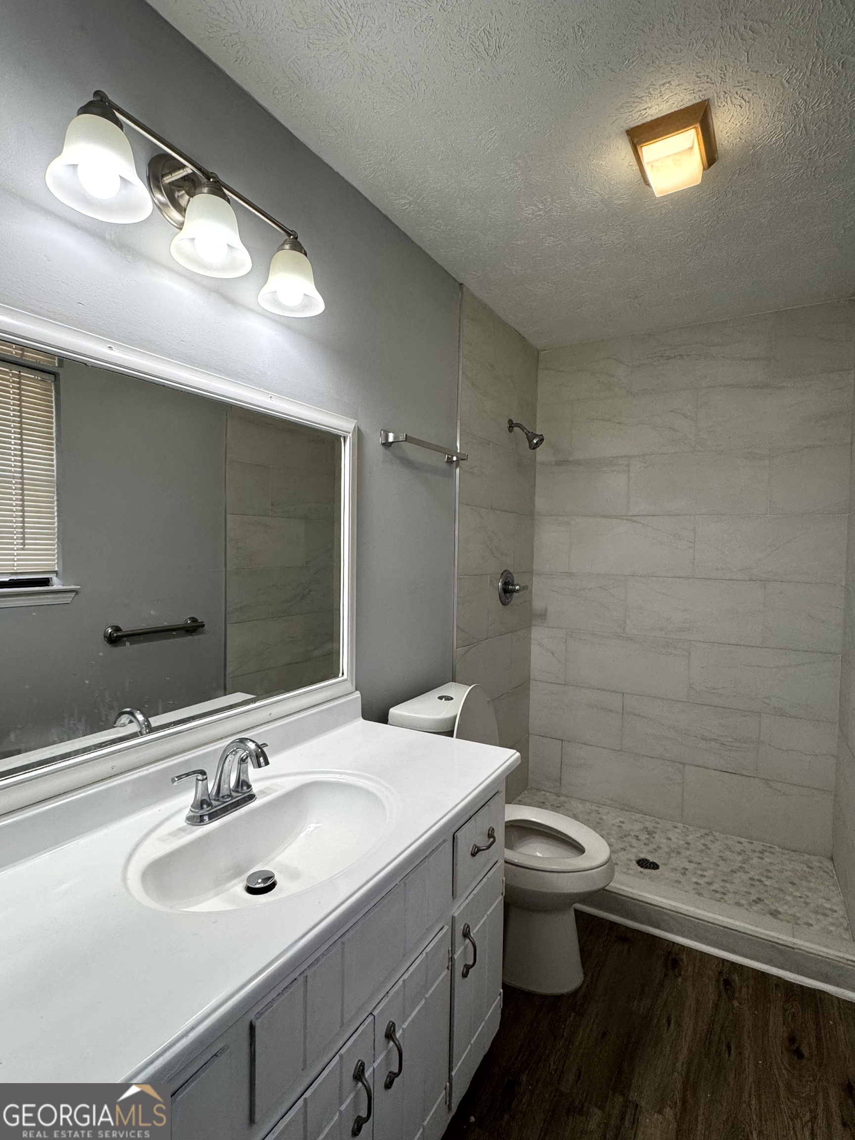 8678 Glenwoods Drive Property Photo 18