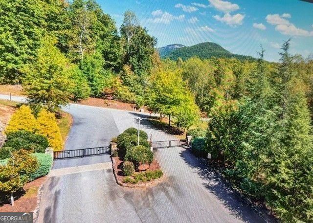 655 Mountainside Drive Property Photo 3