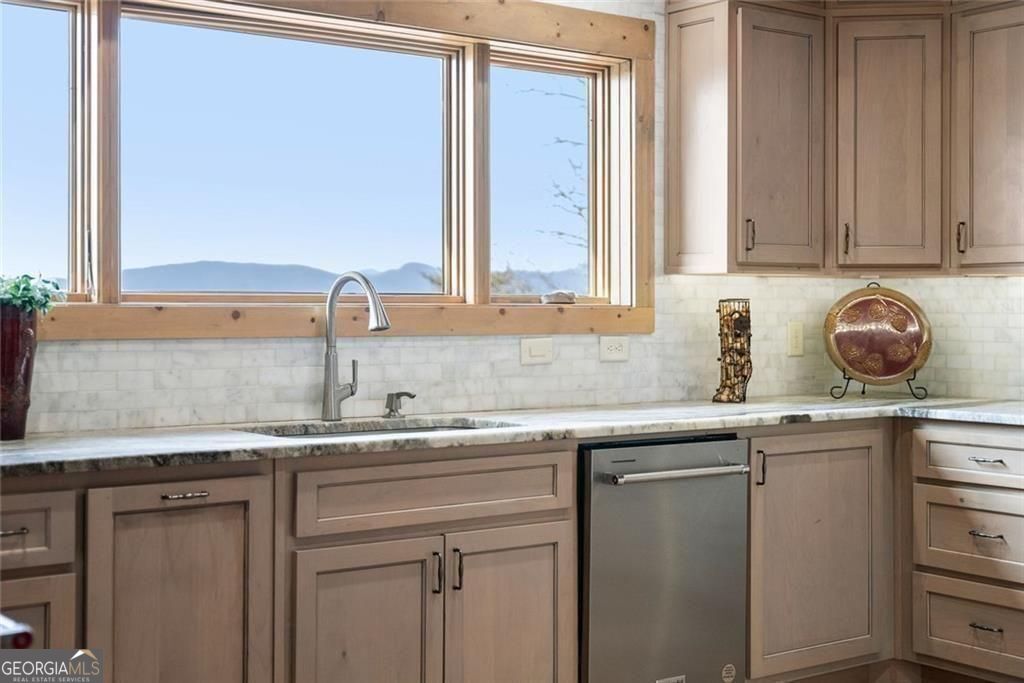 655 Mountainside Drive Property Photo 49