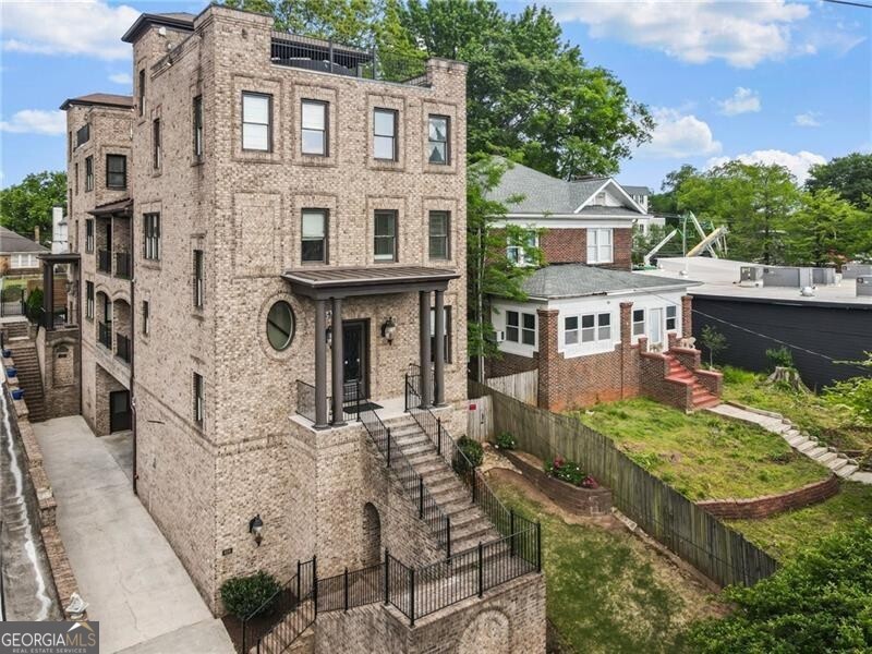 629 Boulevard Ne Property Photo 1