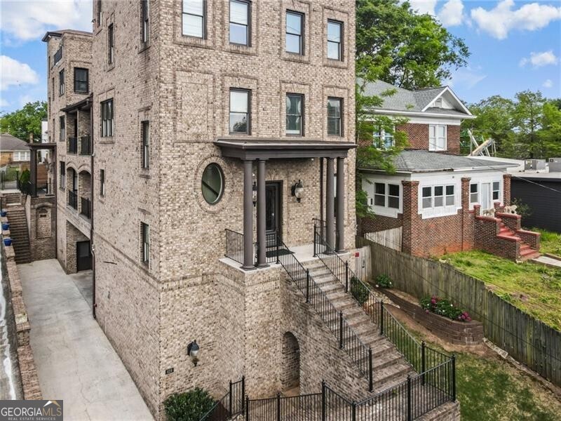 629 Boulevard Ne Property Photo 5