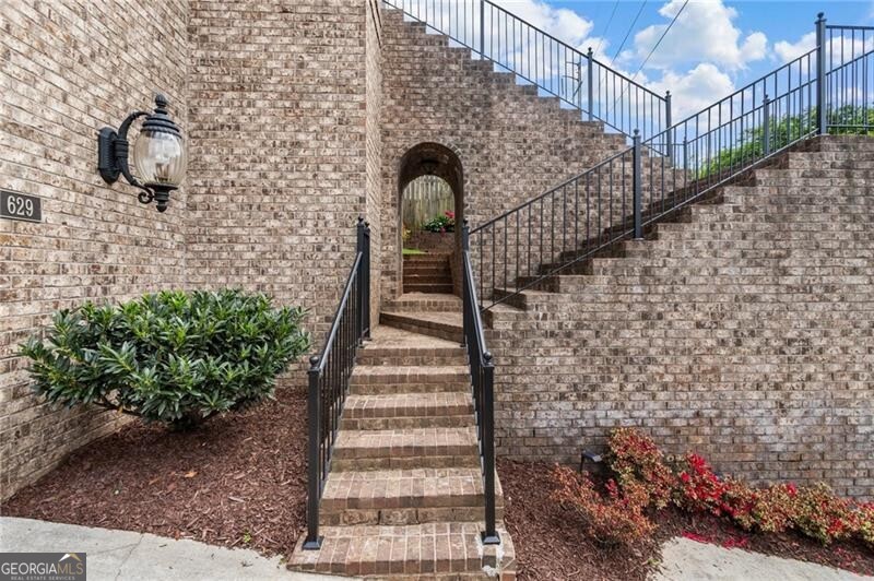 629 Boulevard Ne Property Photo 8