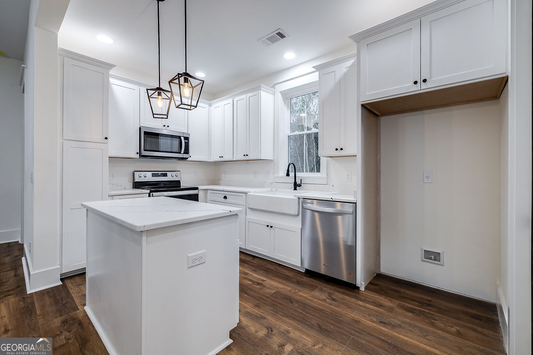 610 N Rogers Street Property Photo 15