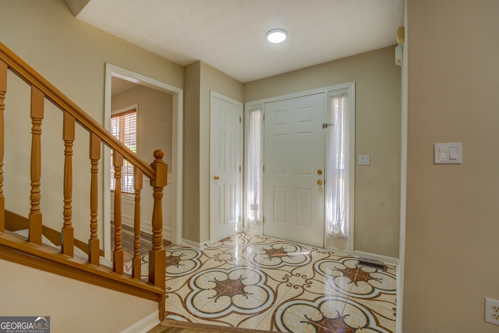 2436 Green Hollow Court Property Photo 9