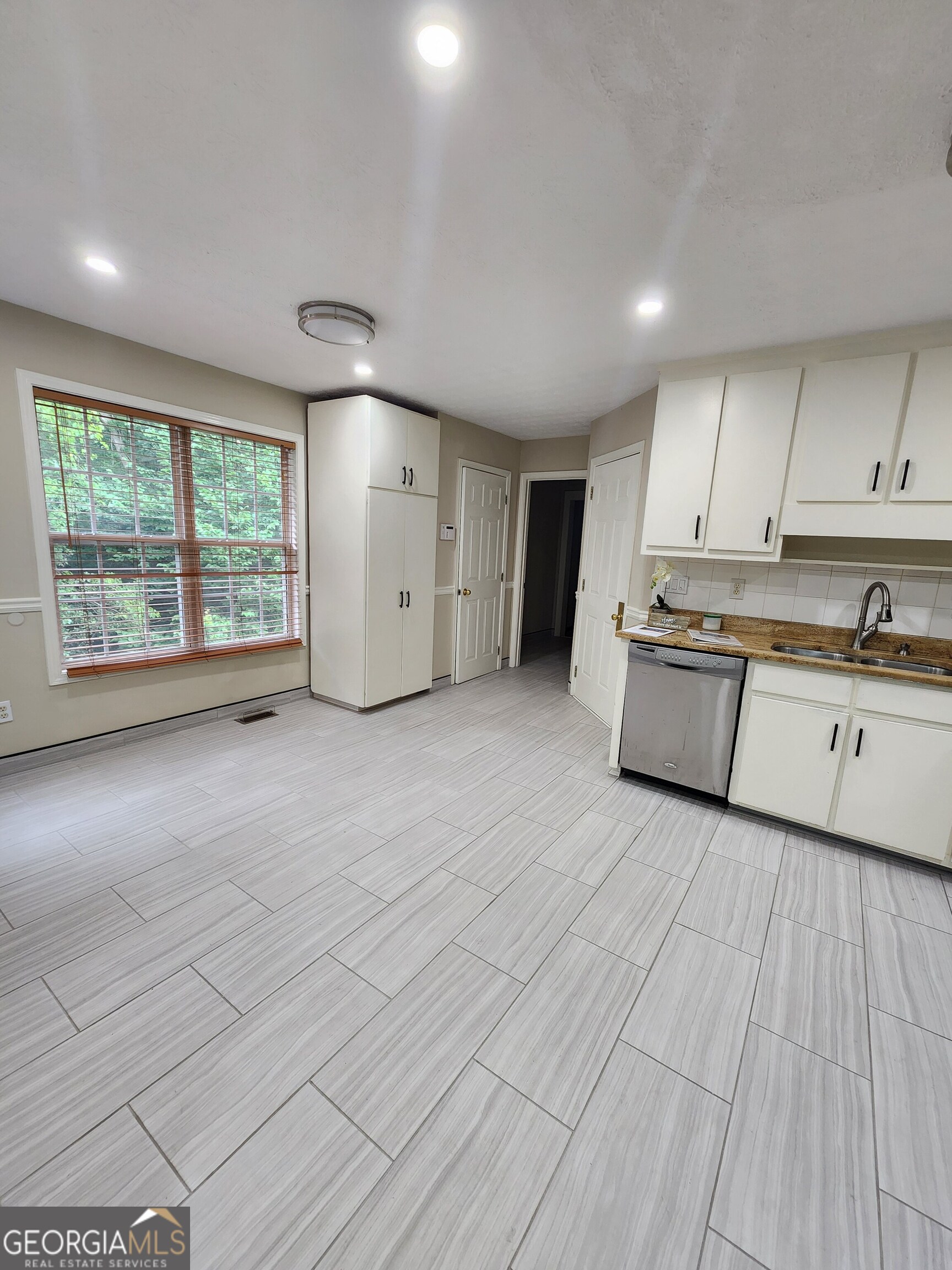 2436 Green Hollow Court Property Photo 18