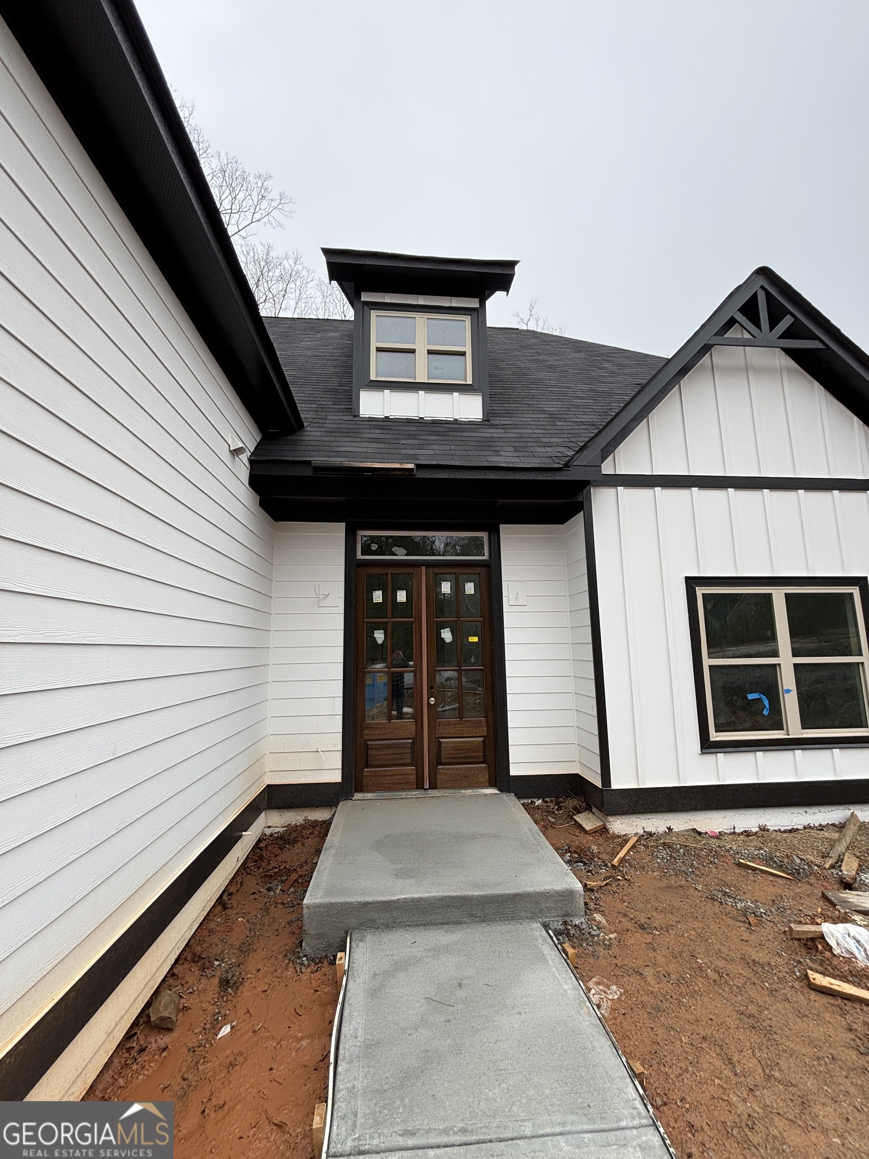 5585 Yorkshire Court Property Photo 2