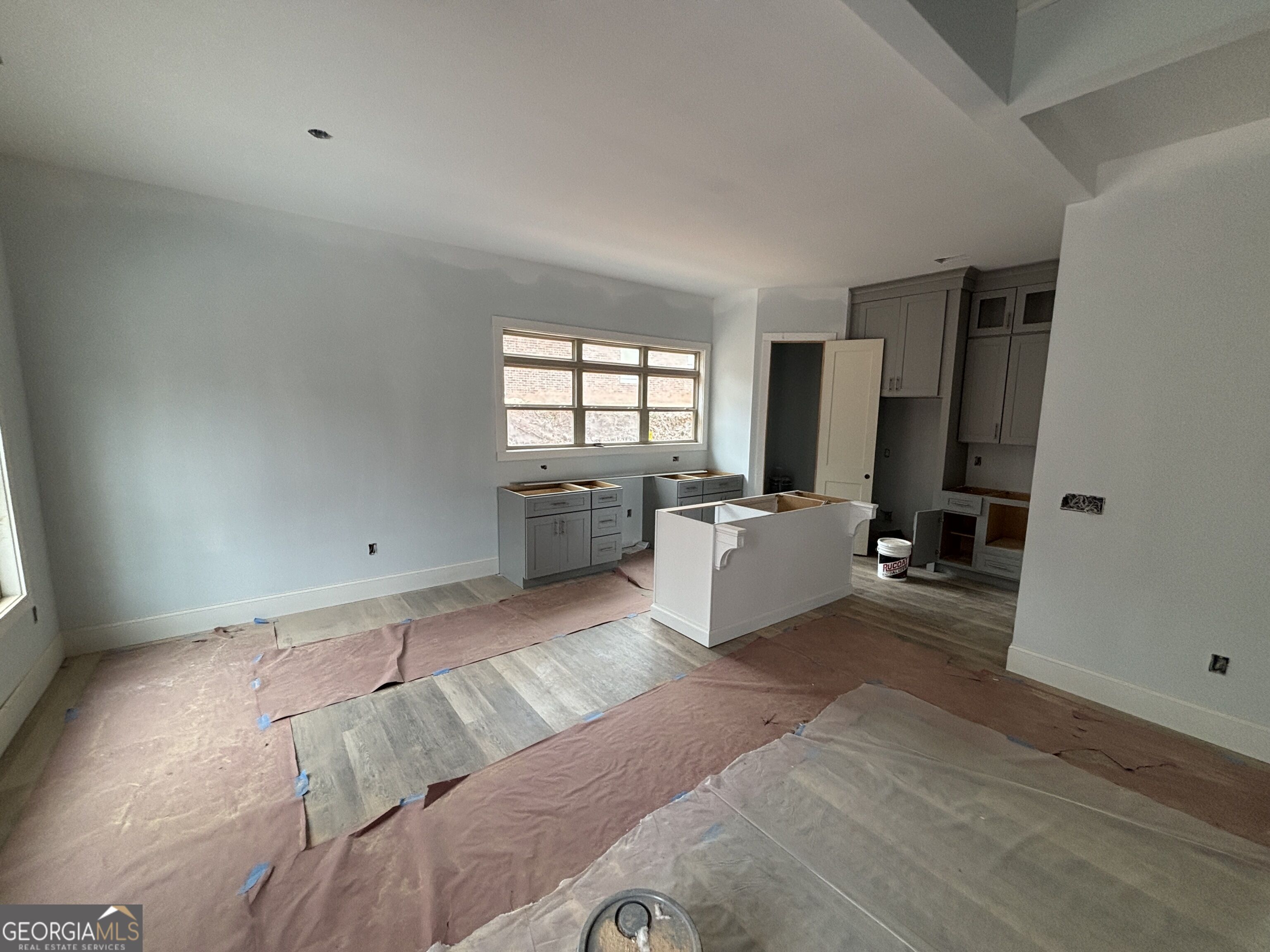 5585 Yorkshire Court Property Photo 9