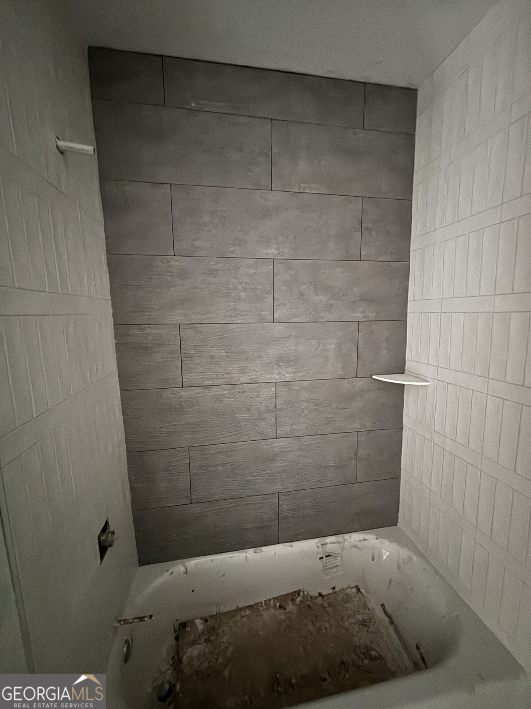5585 Yorkshire Court Property Photo 23