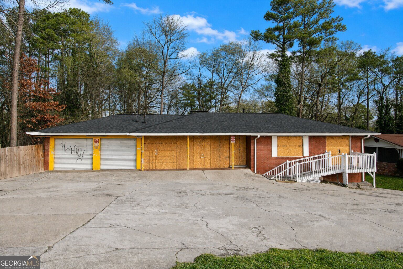5195 Austell Road Property Photo 1