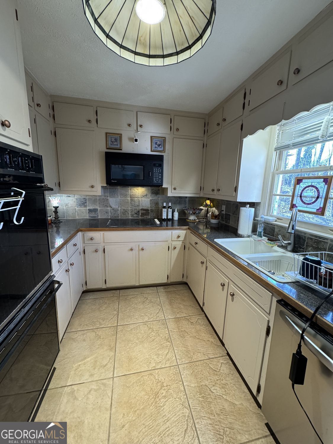108 Woodland Street Property Photo 6