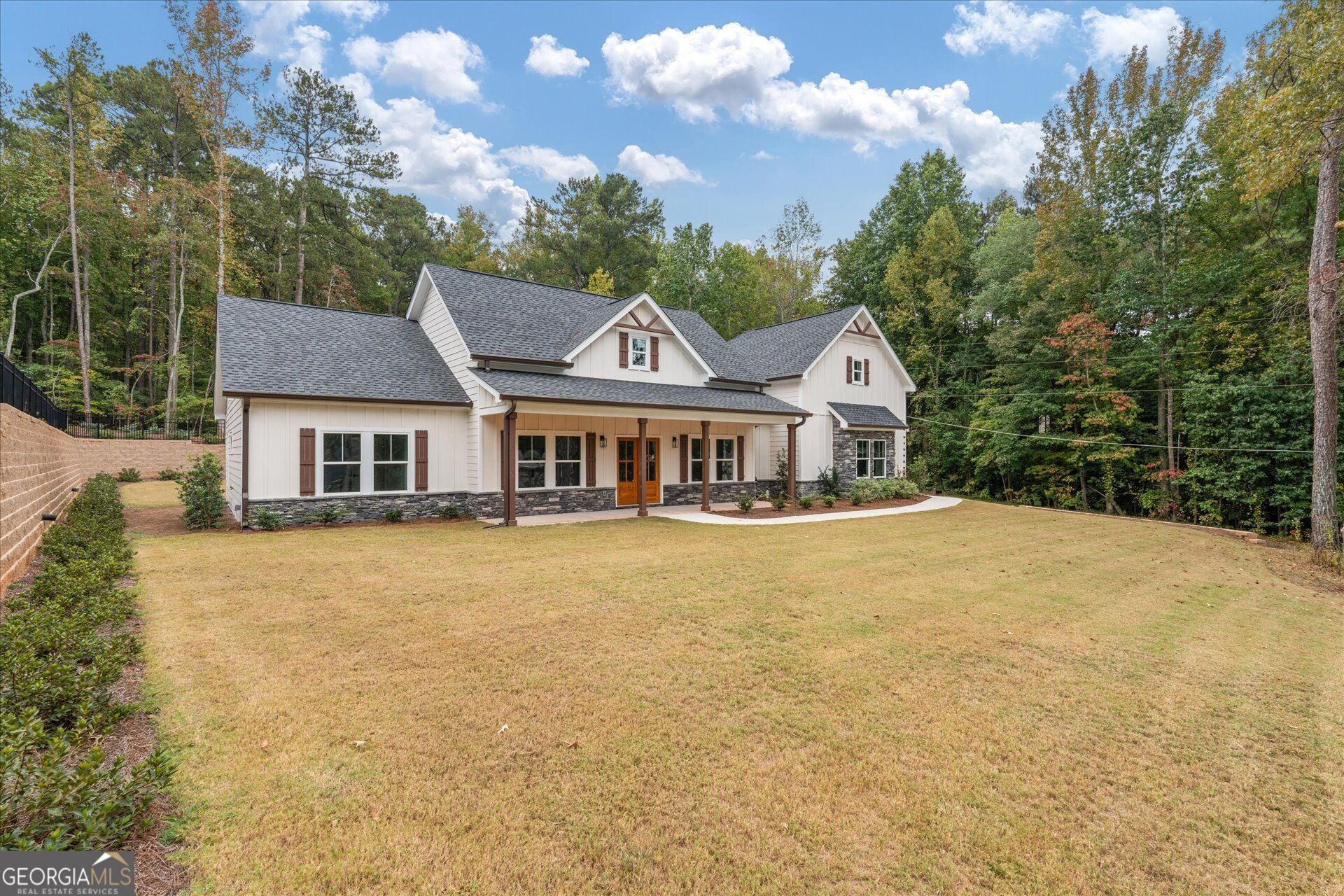 10040 Lakeview Parkway Property Photo 1