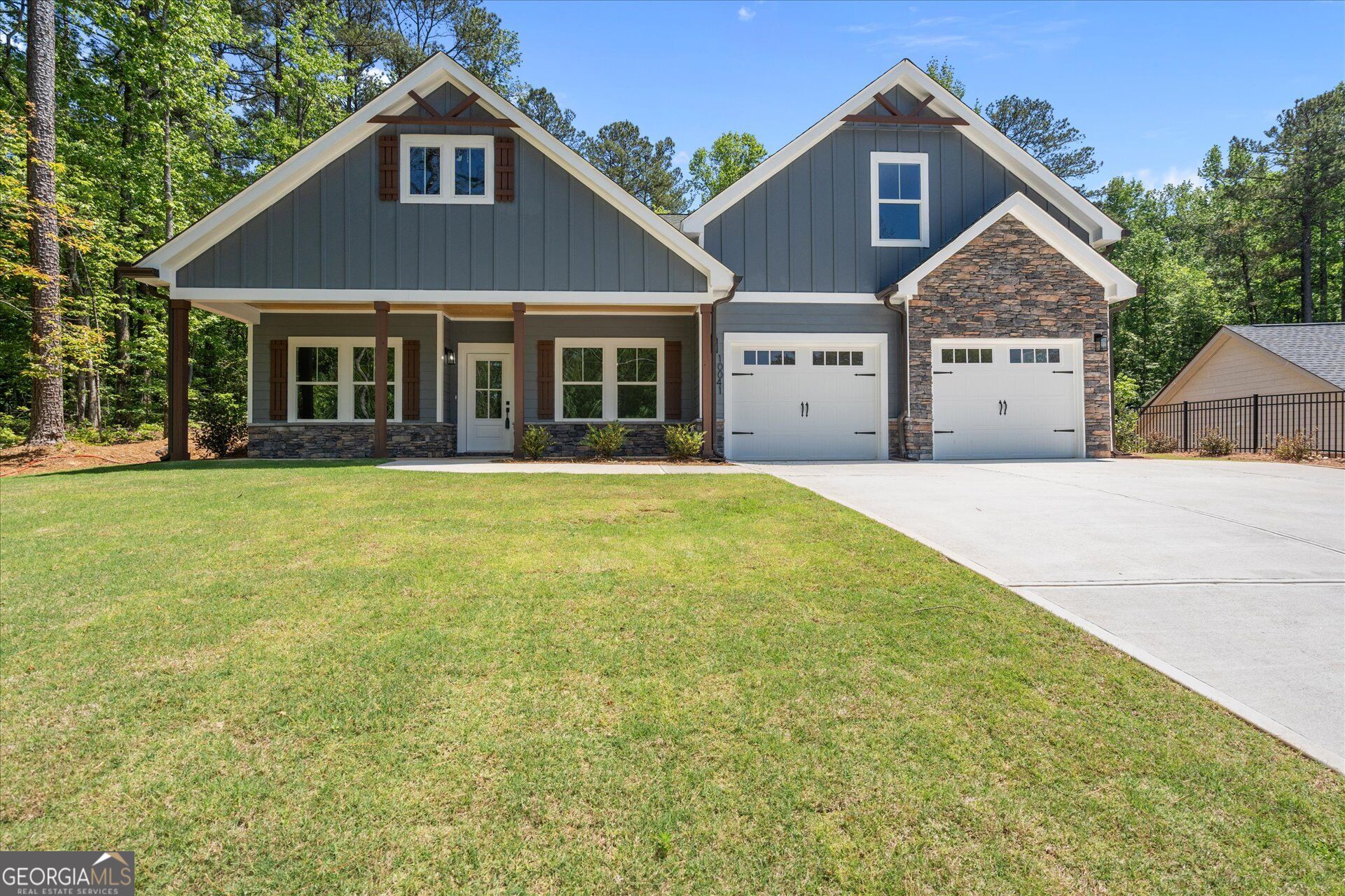 10041 Lakeview Parkway Property Photo 1