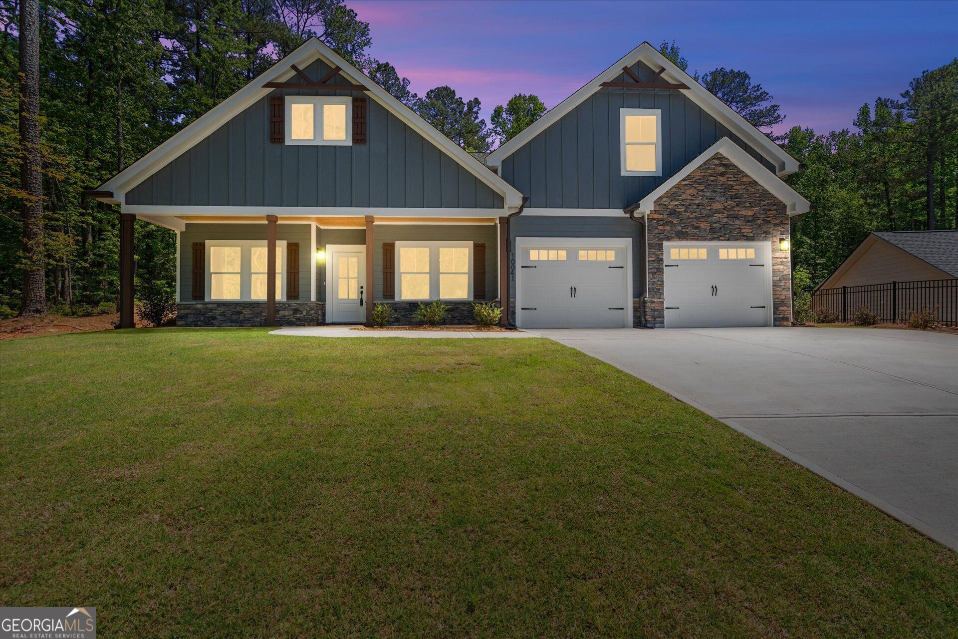 10041 Lakeview Parkway Property Photo 2