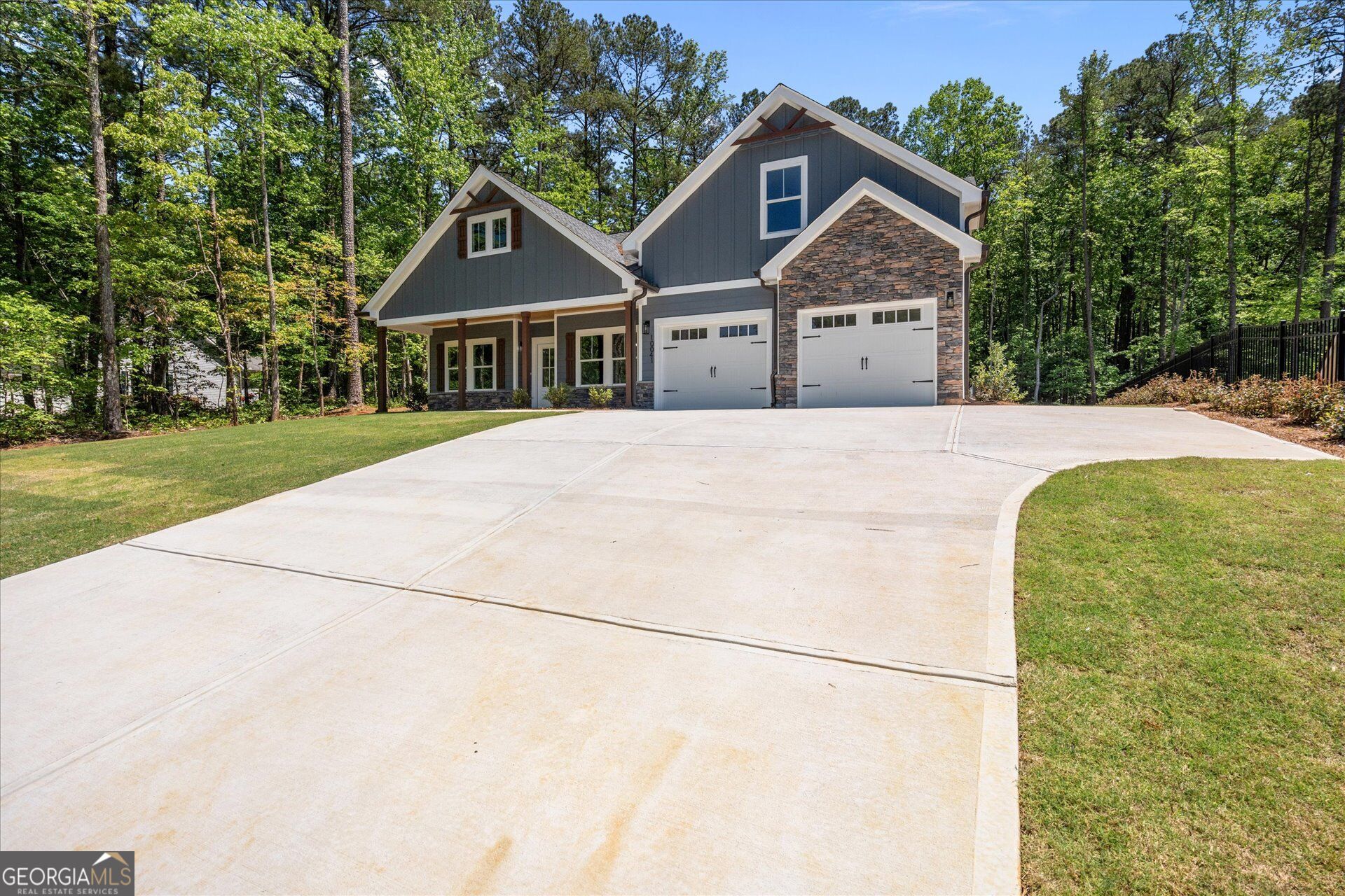10041 Lakeview Parkway Property Photo 3