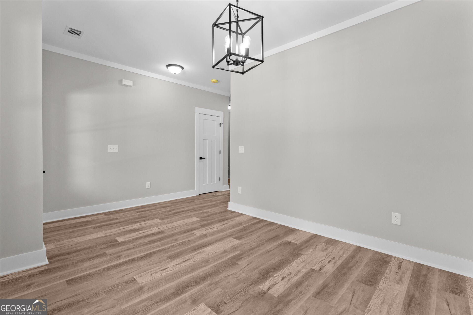 10041 Lakeview Parkway Property Photo 7
