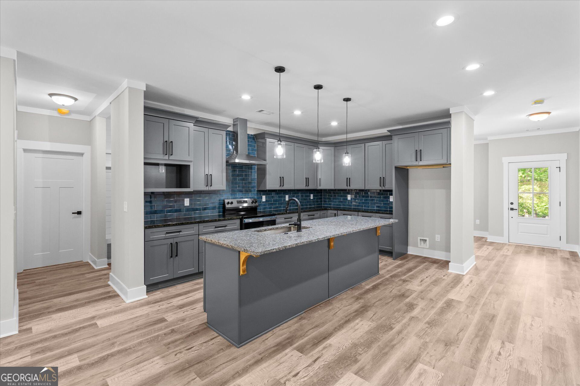 10041 Lakeview Parkway Property Photo 13