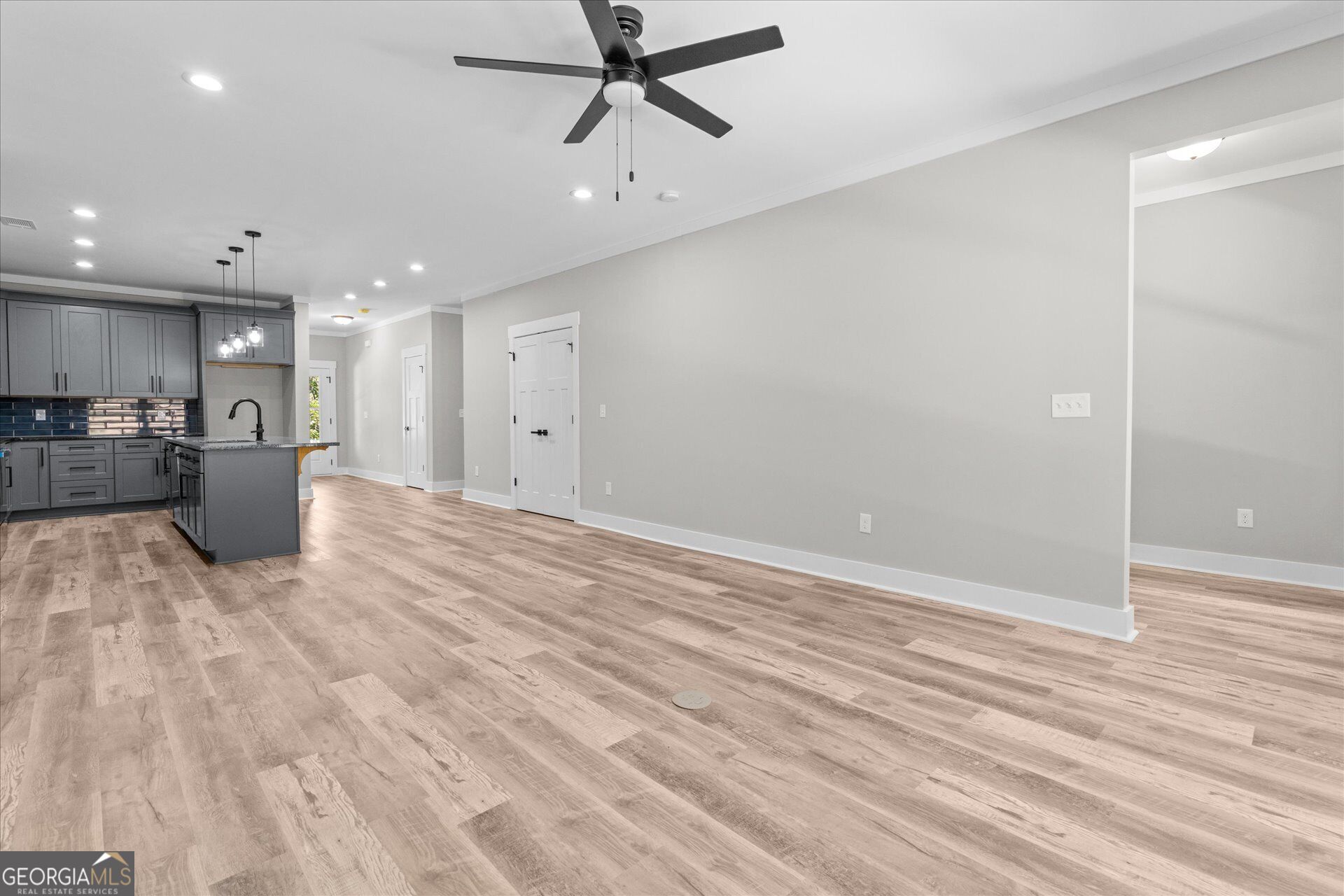 10041 Lakeview Parkway Property Photo 16