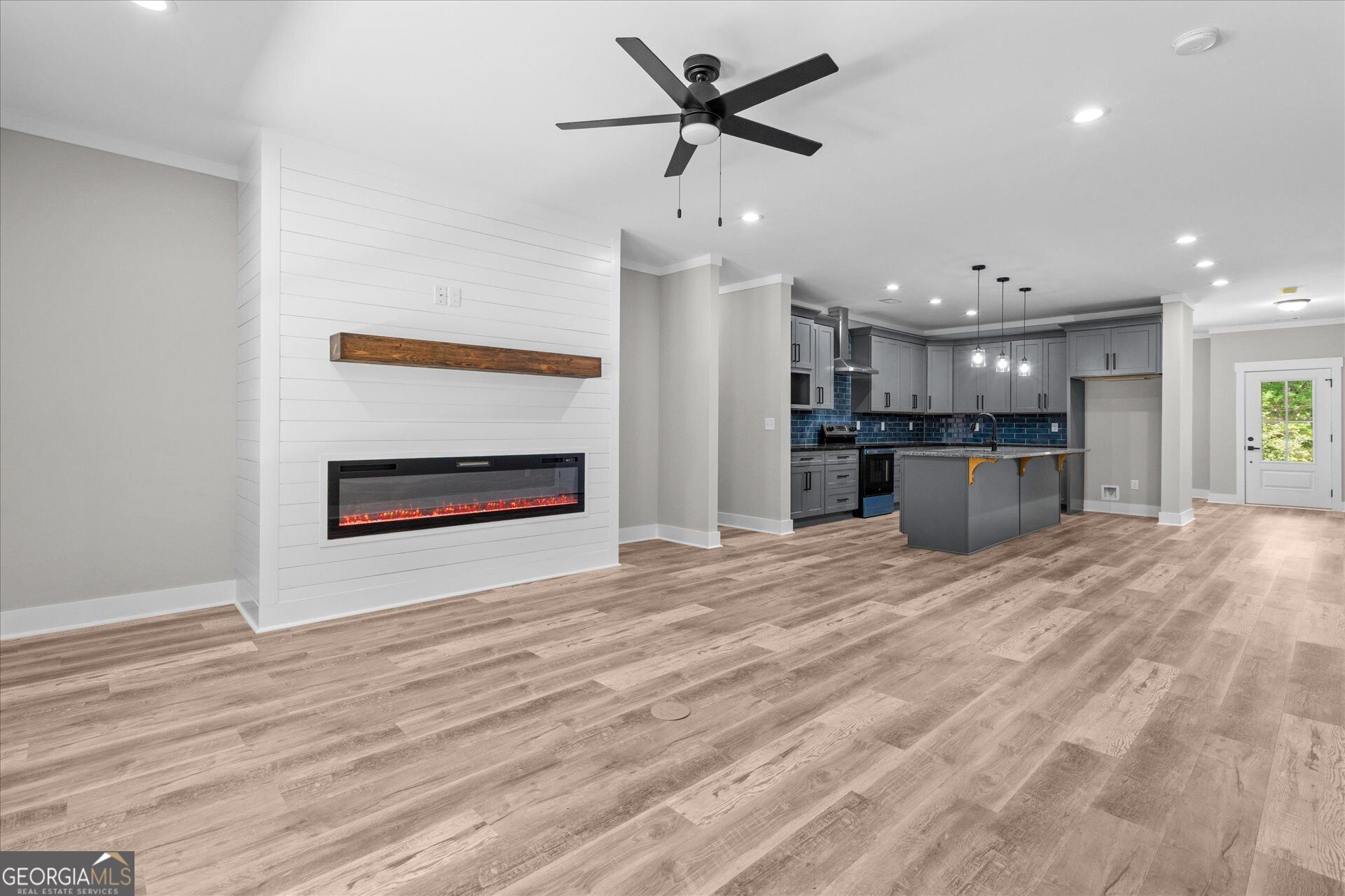 10041 Lakeview Parkway Property Photo 17