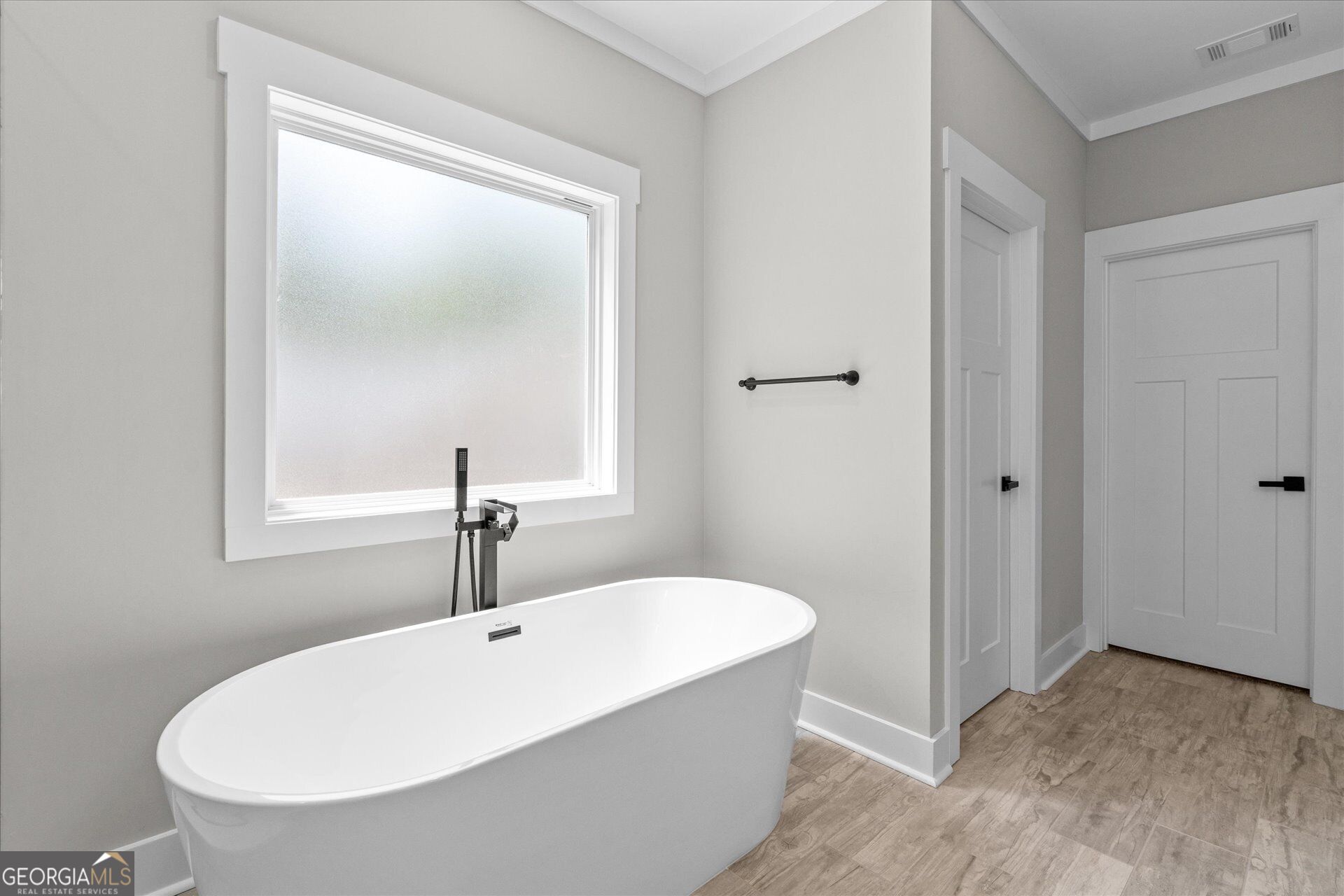 10041 Lakeview Parkway Property Photo 24