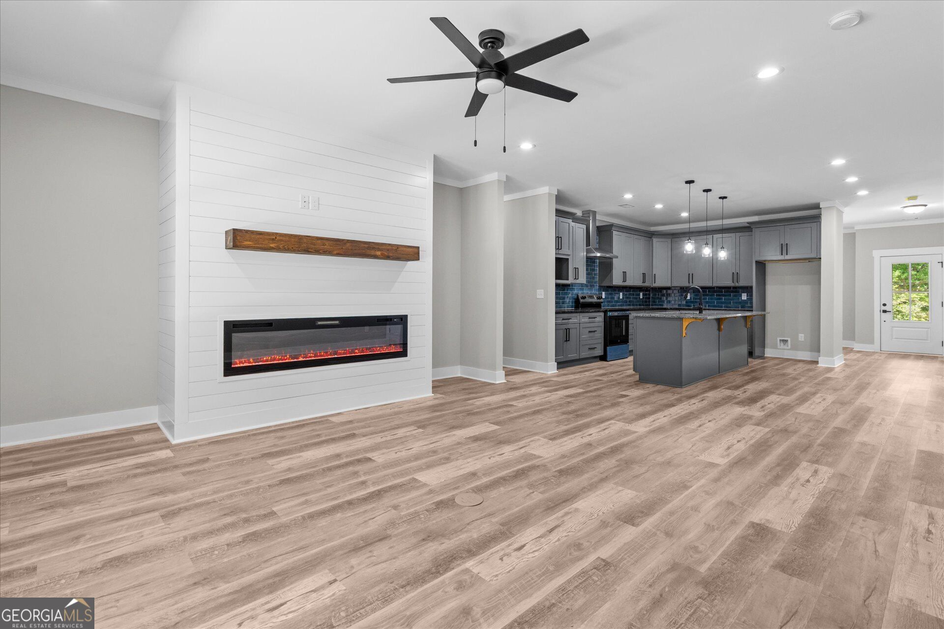10041 Lakeview Parkway Property Photo 45