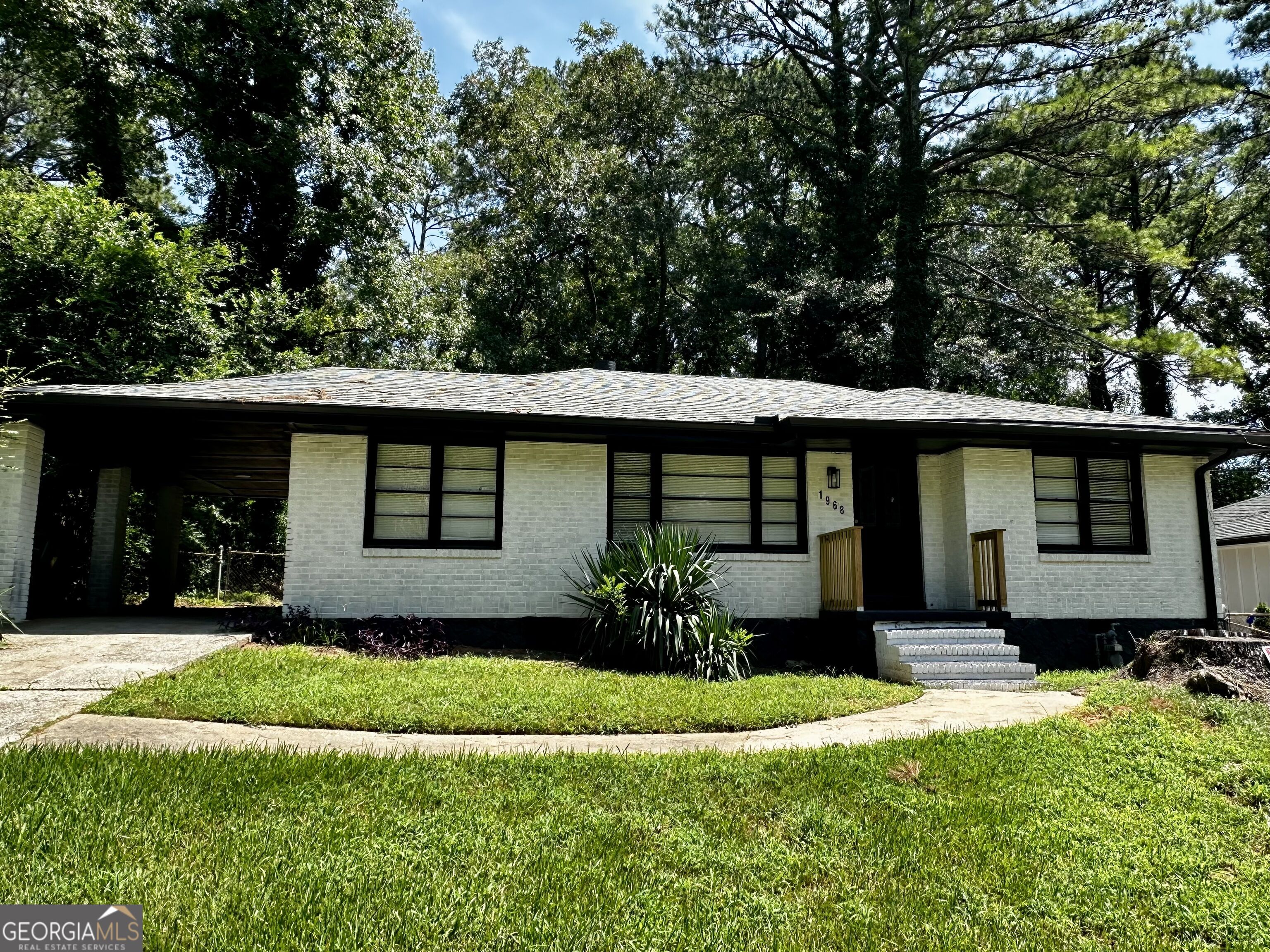 1968 Rosewood Road Property Photo 2