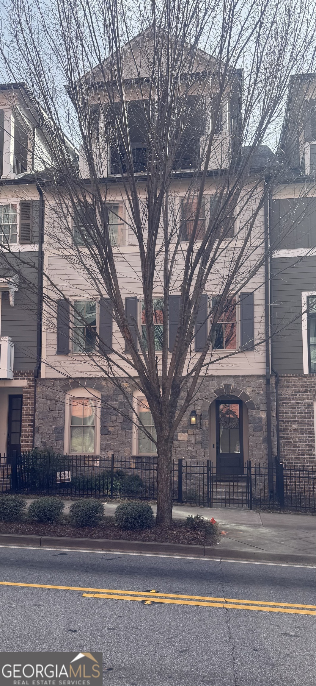 978 Memorial Walk SE