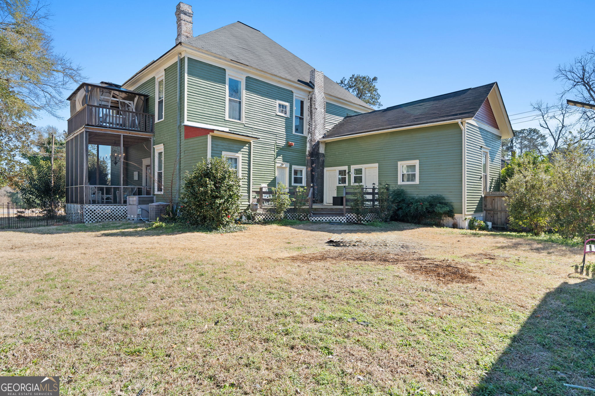 110 E Artesian Avenue Property Photo 2