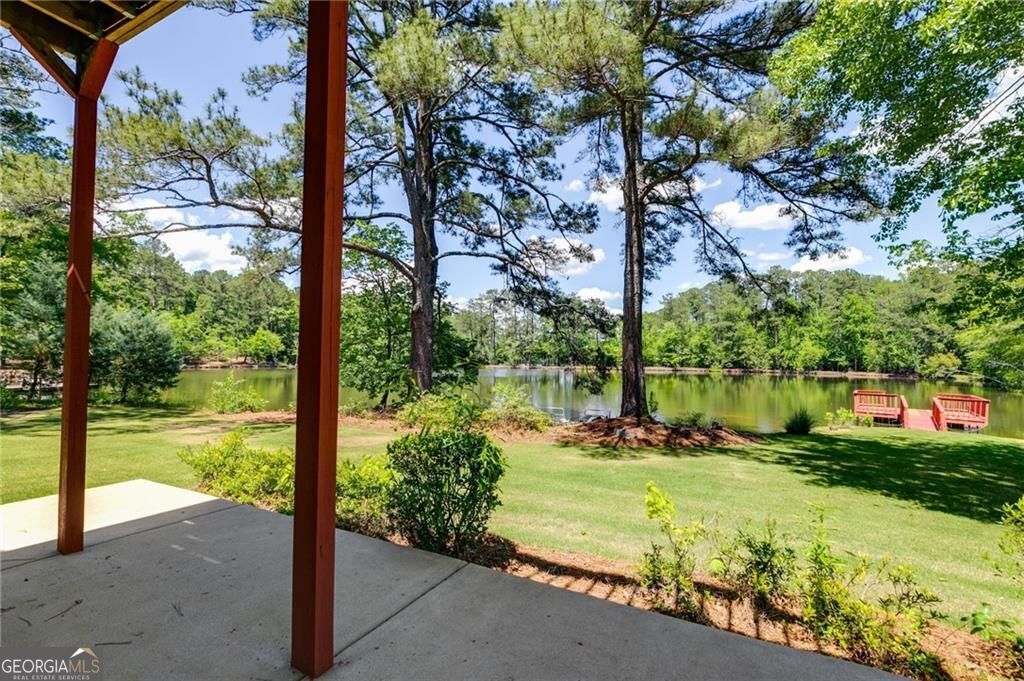 110 Pond View Point Property Photo 5