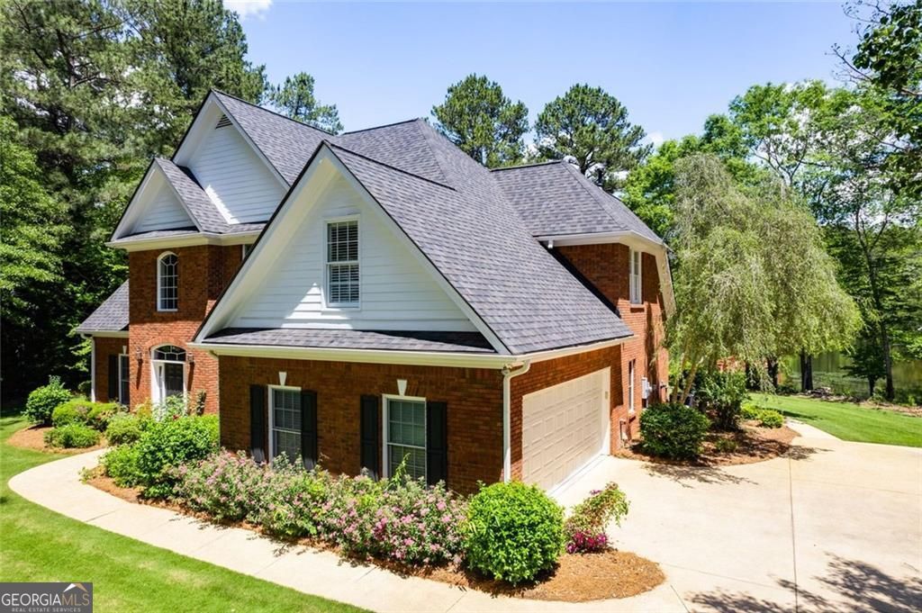 110 Pond View Point Property Photo 8