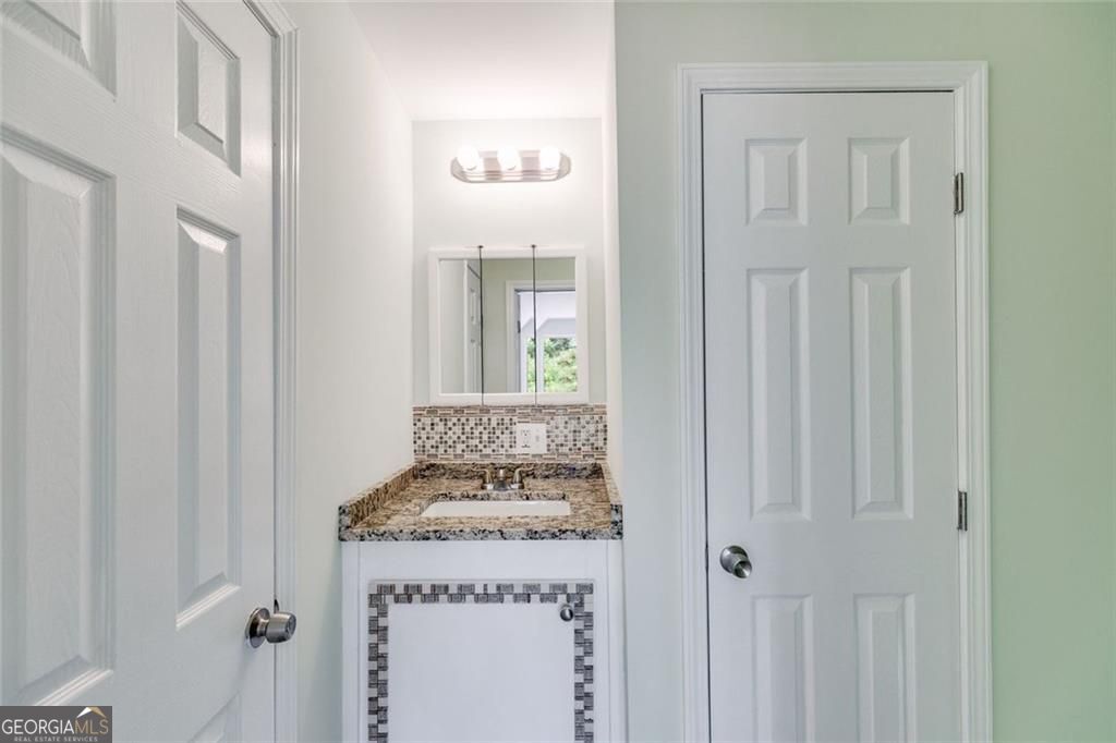 110 Pond View Point Property Photo 46