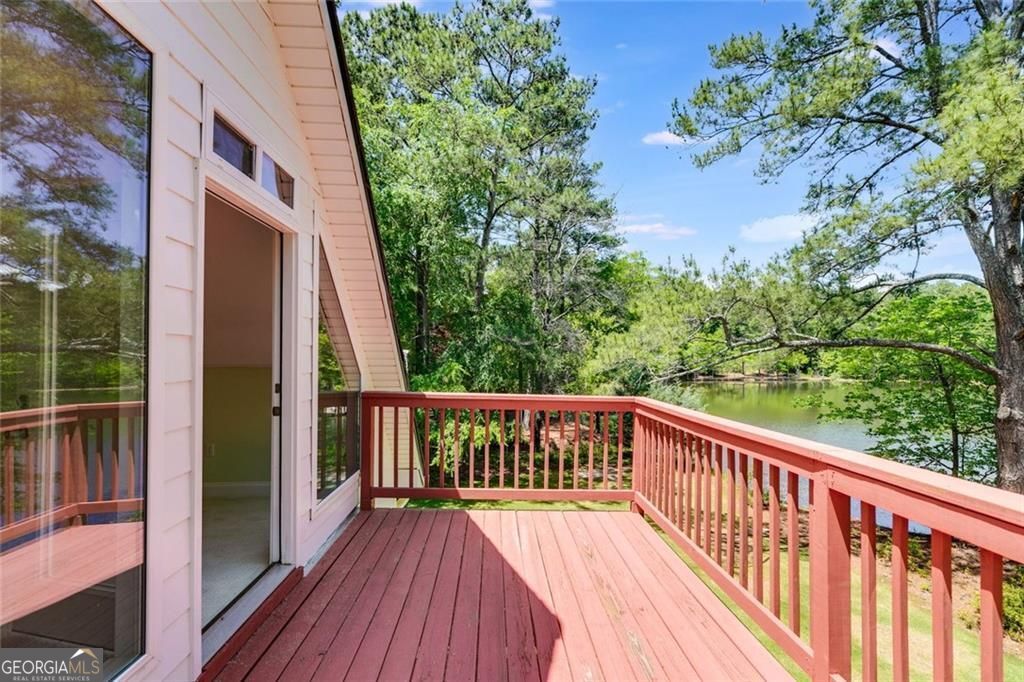 110 Pond View Point Property Photo 47
