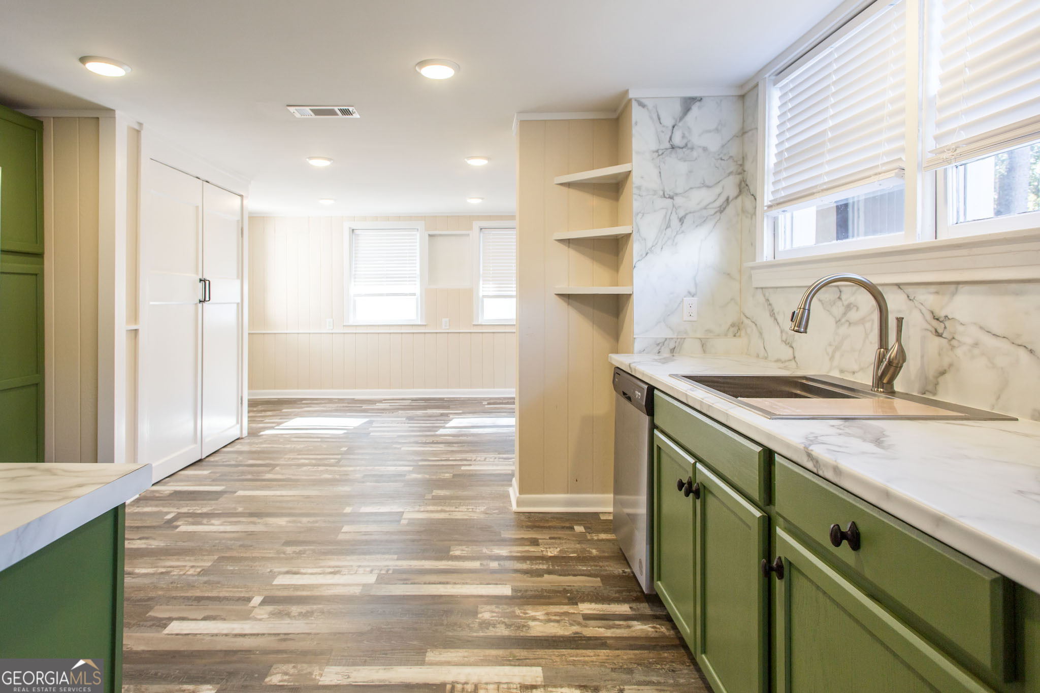 1004 Hill Street Property Photo 8